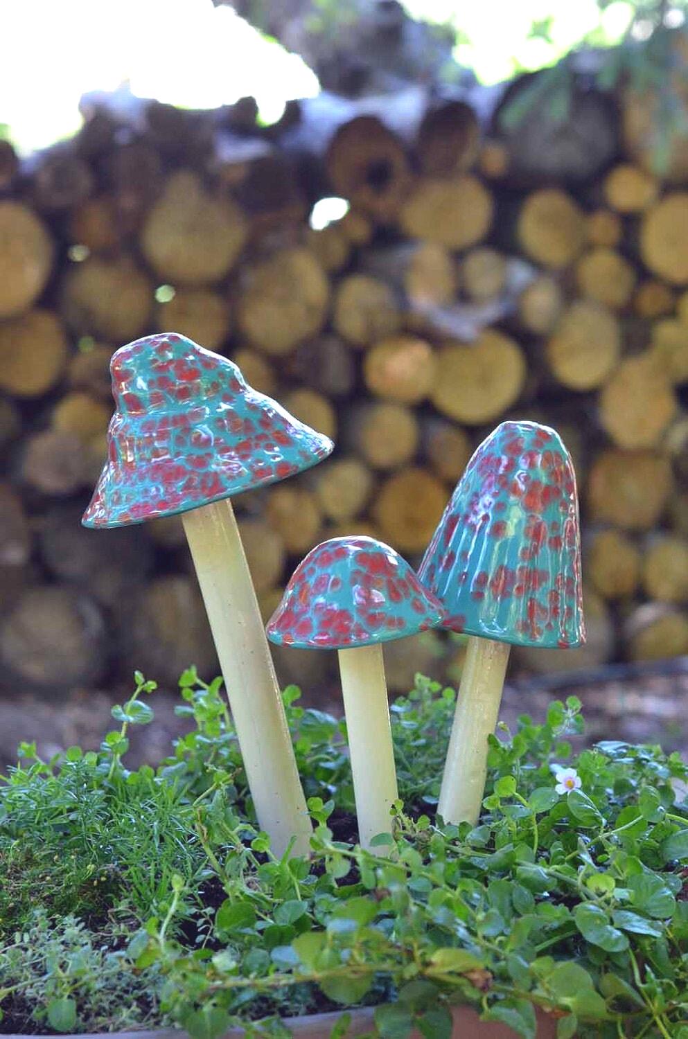Shroomyz Ceramic Mushroom – Blue Raspberry
